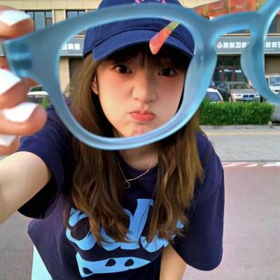 黄金庭院:冬日里的新年愿望